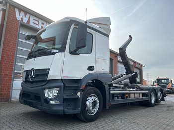 Камион со кука за подигање MERCEDES-BENZ Actros 2543