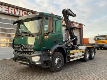 Камион со кука за подигање MERCEDES-BENZ Arocs 2646