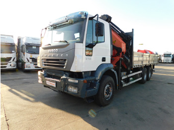 Камион со платформа IVECO Trakker