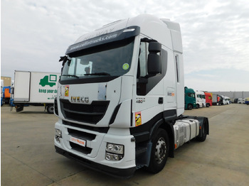 Камион влекач IVECO