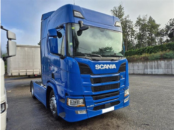 Камион влекач SCANIA R 450