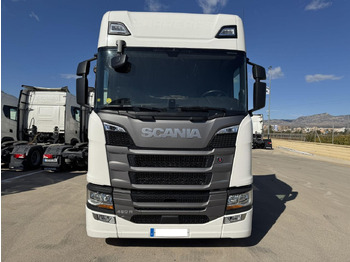 Камион влекач SCANIA R 460