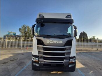 Камион влекач SCANIA R 450