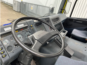 Interior photo 1: Камион со кука за подигање DAF 65.210 4x4 65.210 4x4