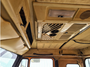 Interior photo 2: Камион со кабинска шасија Mercedes-Benz NG 1928 A 4x4 NG 1928 A 4x4, V8-Motor, Standklima, Winterdienstaustattung Interior photo 2: Камион со кабинска шасија Mercedes-Benz NG 1928 A 4x4 NG 1928 A 4x4, V8-Motor, Standklima, Winterdienstaustattung