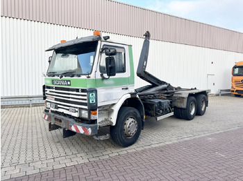 Камион со кука за подигање SCANIA P93