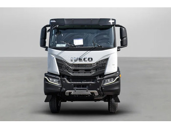 Камион со кабинска шасија IVECO T-WAY AT380T47H 6X4 R24 TYRES CHASSIS - Barcelona Stock: слика 2