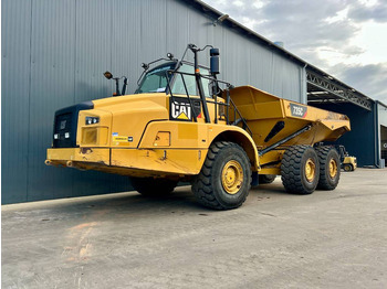 Зглобен истоварувач CATERPILLAR