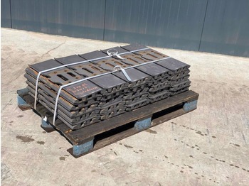 Нов Рамка/ Шасија за Градежна машина JCB JS240 / JS260 / JS300 Shoes/Pads: слика 3 Нов Рамка/ Шасија за Градежна машина JCB JS240 / JS260 / JS300 Shoes/Pads: слика 3