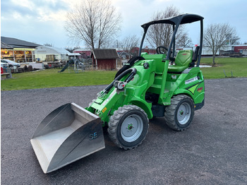 Земјоделски натоварувач AVANT