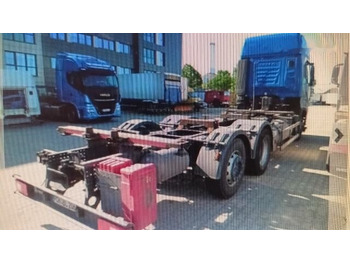 Транспортер на контејнер/ Камион со променливо тело IVECO 26460: слика 5