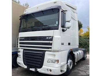 Камион влекач DAF XF 105