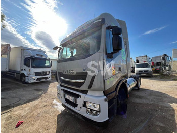 Камион влекач IVECO