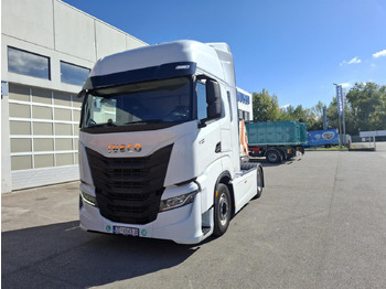 Камион влекач IVECO S-WAY