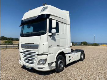 Камион влекач DAF XF 530