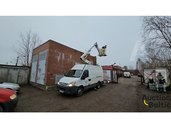 Камион со подигачка кошница IVECO Daily