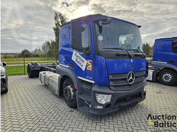 Камион со кабинска шасија MERCEDES-BENZ Actros 1843