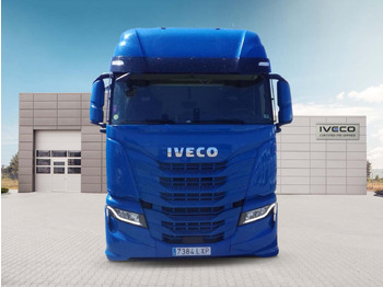 Камион влекач IVECO S-WAY