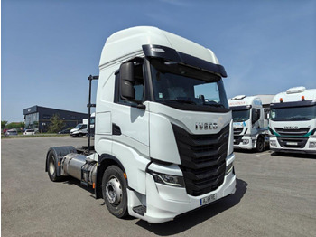 Камион влекач IVECO Stralis 440