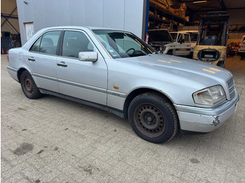 Седан MERCEDES-BENZ