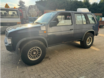 Автомобил NISSAN