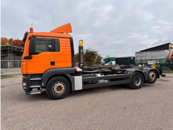 Камион со кука за подигање MAN