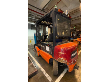 Електричен вилушкар DOOSAN