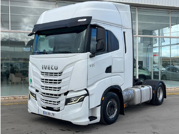 Камион влекач IVECO S-WAY
