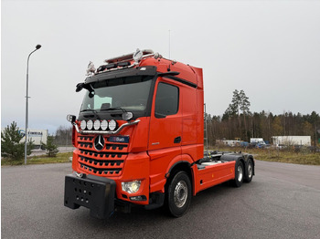 Камион со кука за подигање MERCEDES-BENZ Arocs