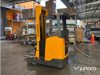 Вилушкар со подигнување JUNGHEINRICH