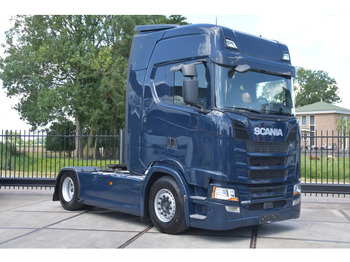 Камион влекач SCANIA S 450