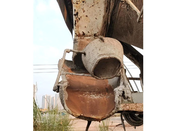 Камион миксер за бетон XCMG Official Second Hand Diesel Concrete Mixer Truck G4804B 12m³ Cement Mixer Truck Price: слика 5
