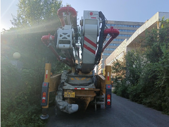 Камион со бетонска пумпа XCMG Official Second Hand HB58V Hydraulic Truck Concrete Pump 58m Truck Mount Concrete Ppumps Price: слика 5