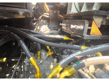 Асфалтен поплочувач XCMG official used asphalt paver RP905IV Concrete machine: слика 2