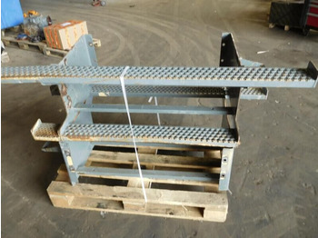 Кабина и ентериер LIEBHERR