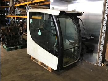 Кабина и ентериер LIEBHERR