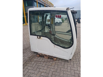 Кабина и ентериер LIEBHERR