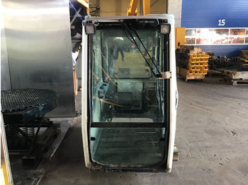 Кабина и ентериер LIEBHERR