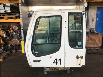 Кабина и ентериер LIEBHERR