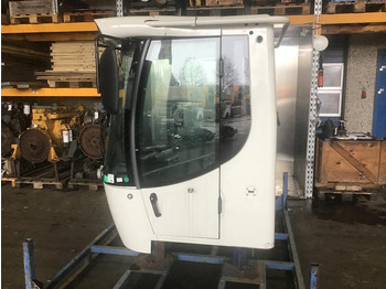 Кабина и ентериер LIEBHERR