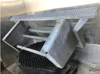 Кабина и ентериер LIEBHERR