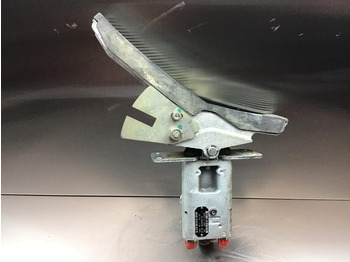 Педала LIEBHERR