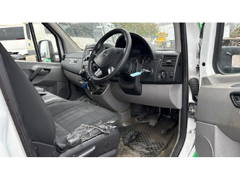 Камион со кабинска шасија MERCEDES-BENZ SPRINTER 313 CDI: слика 5