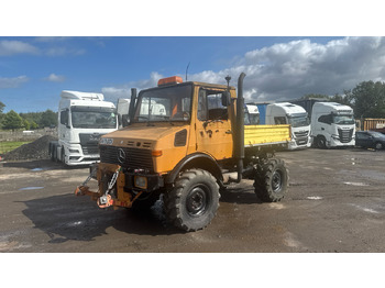 Камион со платформа UNIMOG