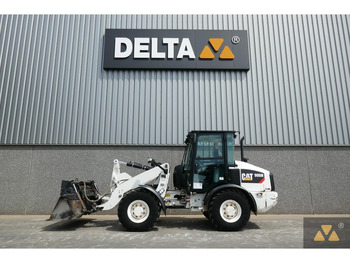 Натоварувач на тркала CATERPILLAR 906M