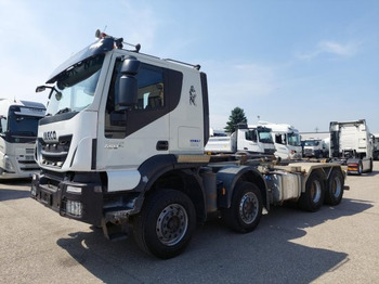 Камион со кука за подигање IVECO