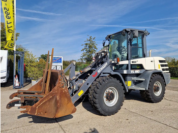 Натоварувач на тркала YANMAR