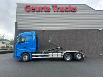 Камион со кука за подигање MERCEDES-BENZ Actros 2545