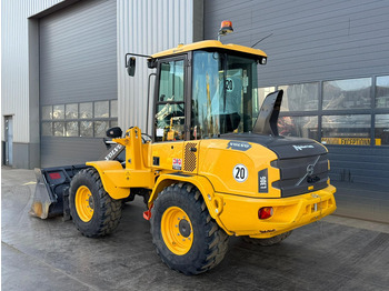 Натоварувач на тркала Volvo L30G: слика 3