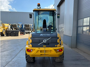 Натоварувач на тркала Volvo L30G: слика 4